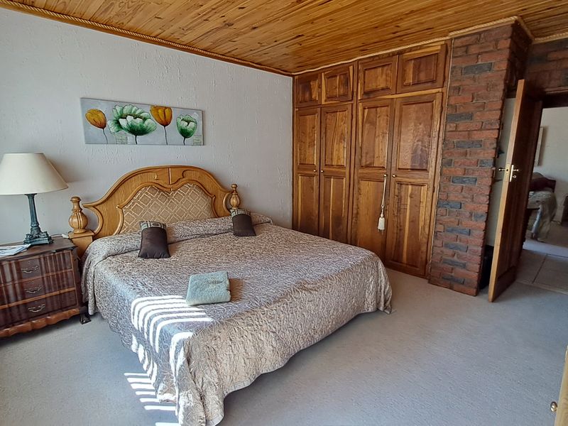 Entertainer’s Dream with Spacious Living & Endless Possibilities! - Photo 8