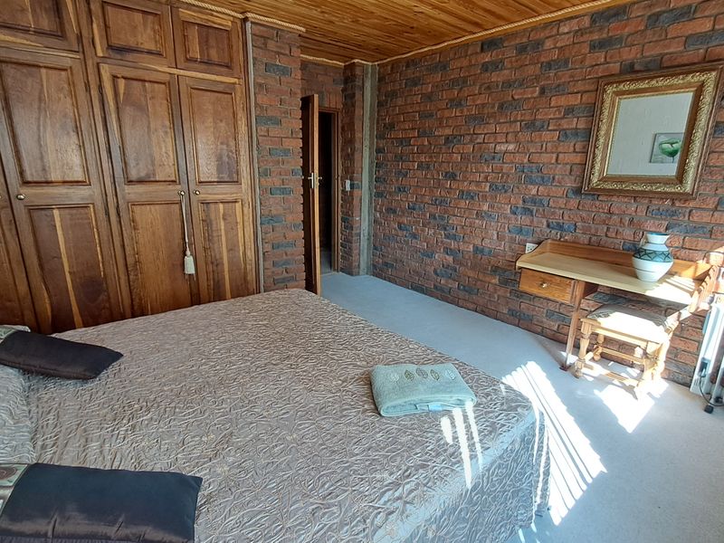 Entertainer’s Dream with Spacious Living & Endless Possibilities! - Photo 9