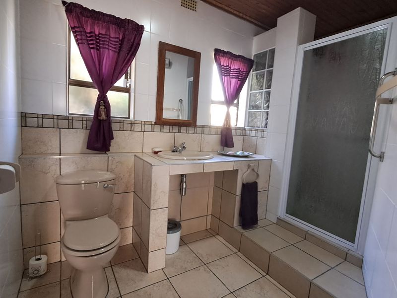 Entertainer’s Dream with Spacious Living & Endless Possibilities! - Photo 3