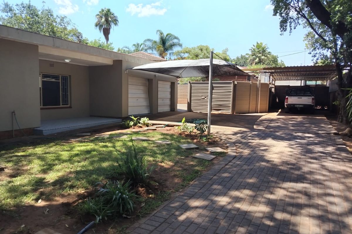 Spacious 4-bedroom home For Sale in Protea Park, Rustenburg! - Photo 3