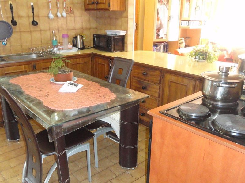 GREAT FAMILY HOME - Potchefstroom - For Sale - Photo 4