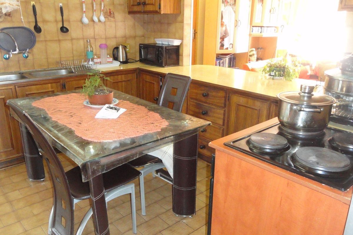 GREAT FAMILY HOME - Potchefstroom - For Sale - Photo 4