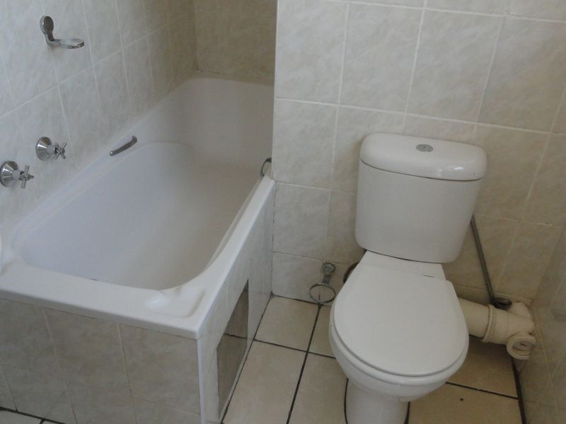 Beautiful upmarket one bedroom-student flat for sale - Photo 8