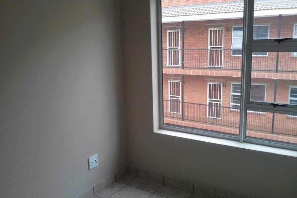 Beautiful upmarket one bedroom-student flat for sale - Photo 4