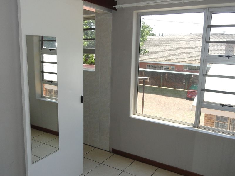 Beautiful upmarket one bedroom-student flat for sale - Photo 10