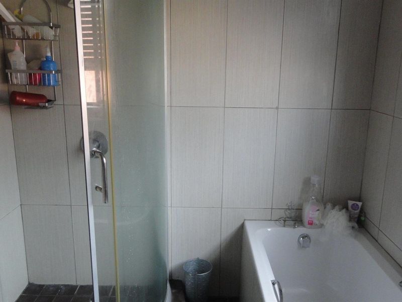 Very neat one - 1 bedroom flat for sale in Potchefstroom - Photo 5