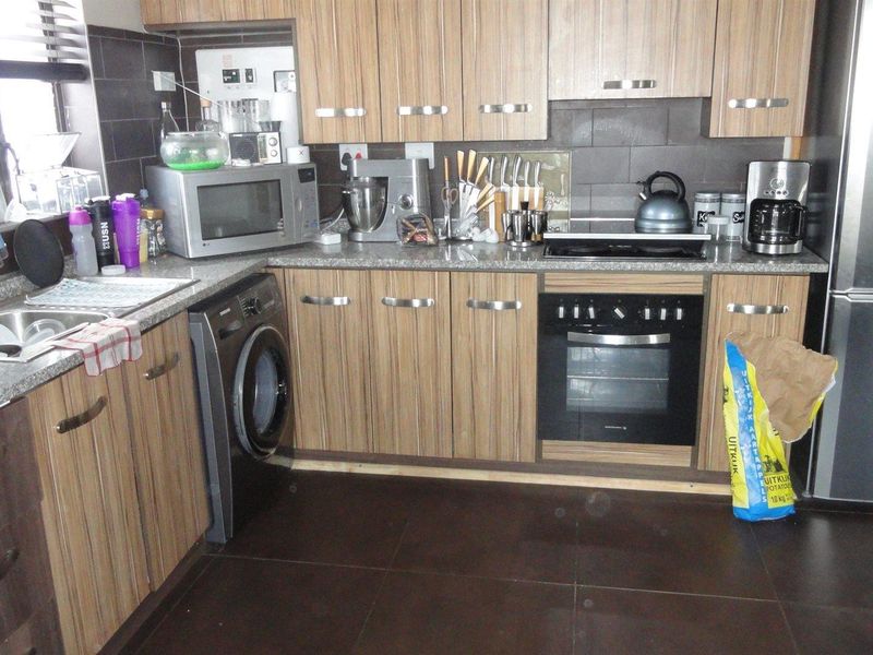 Very neat one - 1 bedroom flat for sale in Potchefstroom - Photo 3