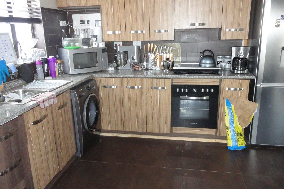 Very neat one - 1 bedroom flat for sale in Potchefstroom - Photo 3
