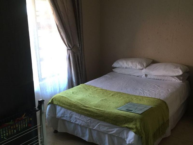 Ruim eenslaapkamer woonstel te koop - Potchefstroom - Photo 5