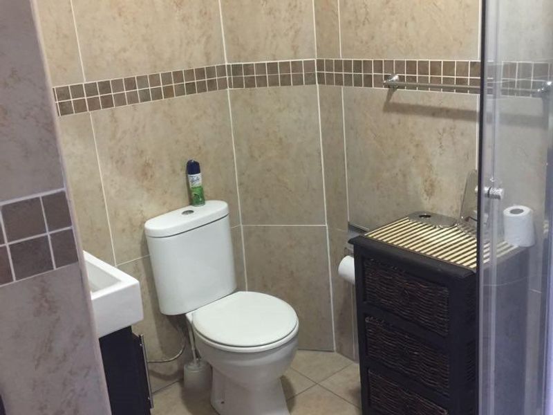 Ruim eenslaapkamer woonstel te koop - Potchefstroom - Photo 4