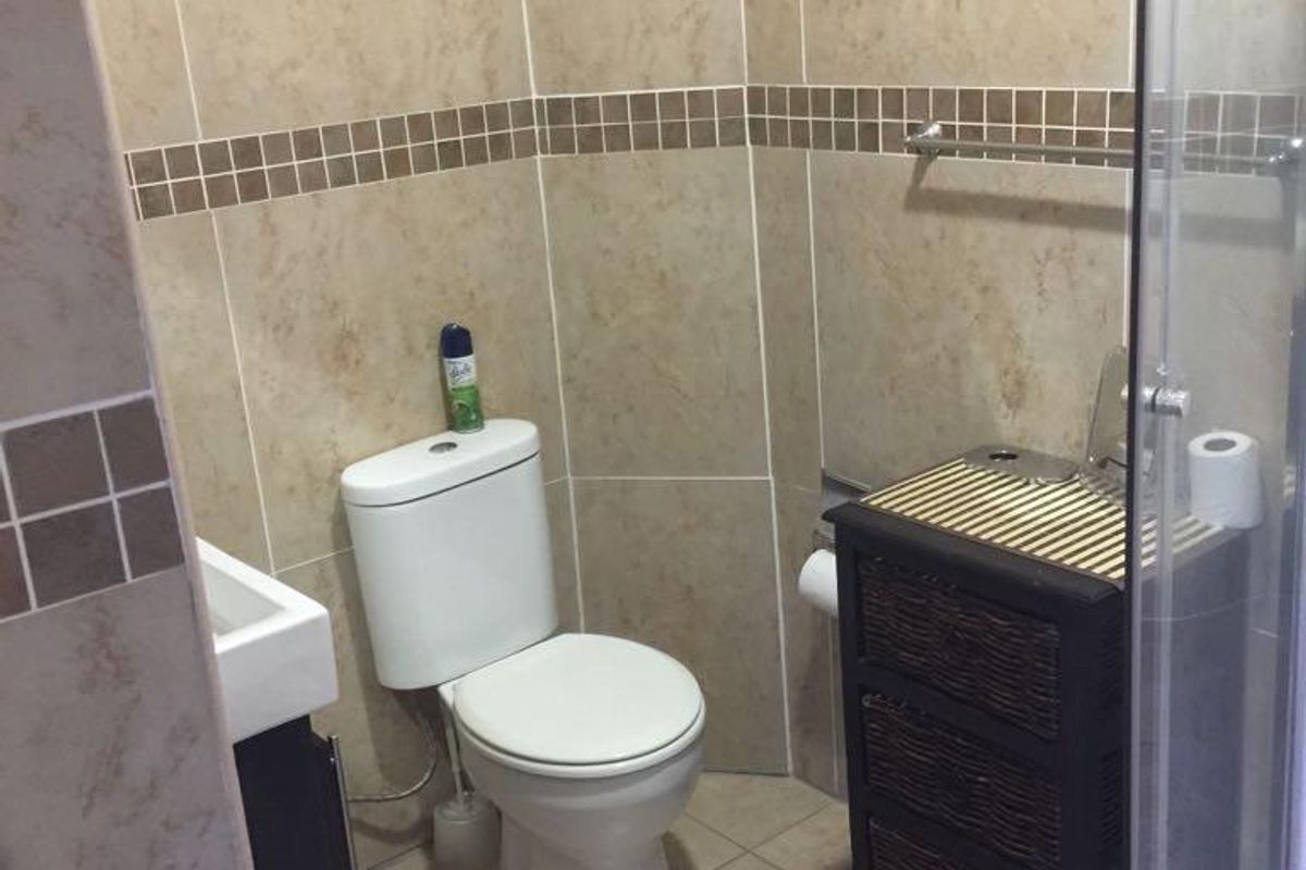 Ruim eenslaapkamer woonstel te koop - Potchefstroom - Photo 4