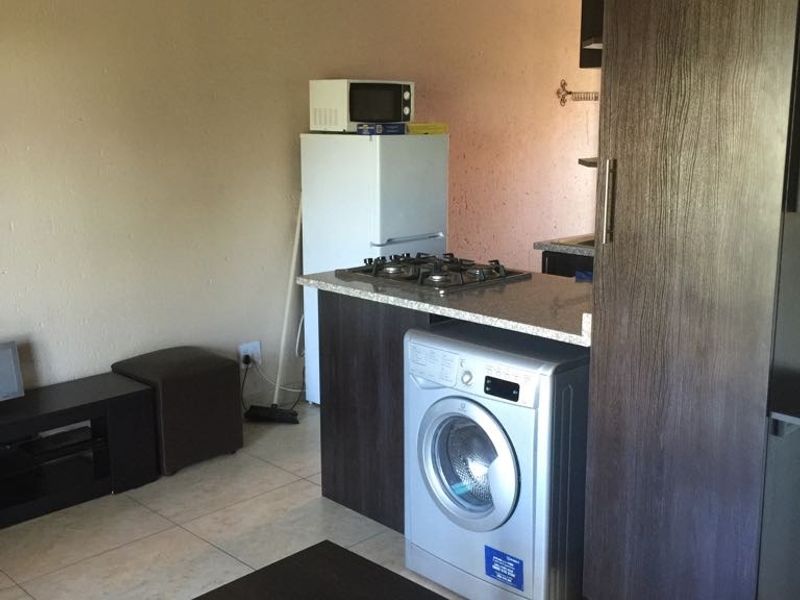 Excellent Buy! Upmarket Student flat near the NWU! - Photo 3