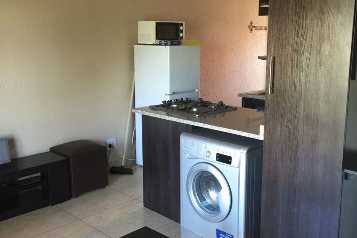 Excellent Buy! Upmarket Student flat near the NWU! - Photo 3