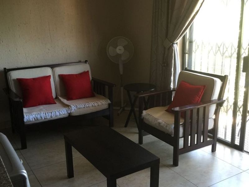 Excellent Buy! Upmarket Student flat near the NWU! - Photo 2
