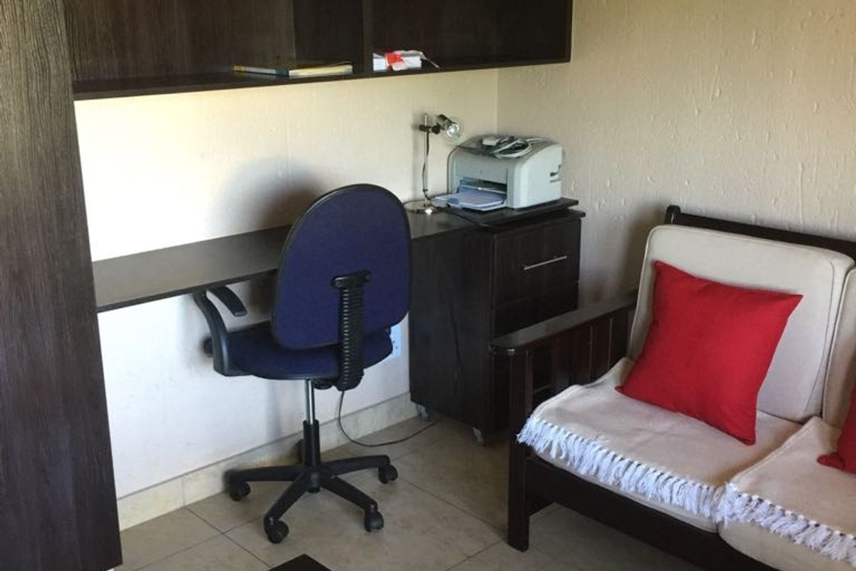 Excellent Buy! Upmarket Student flat near the NWU! - Photo 4