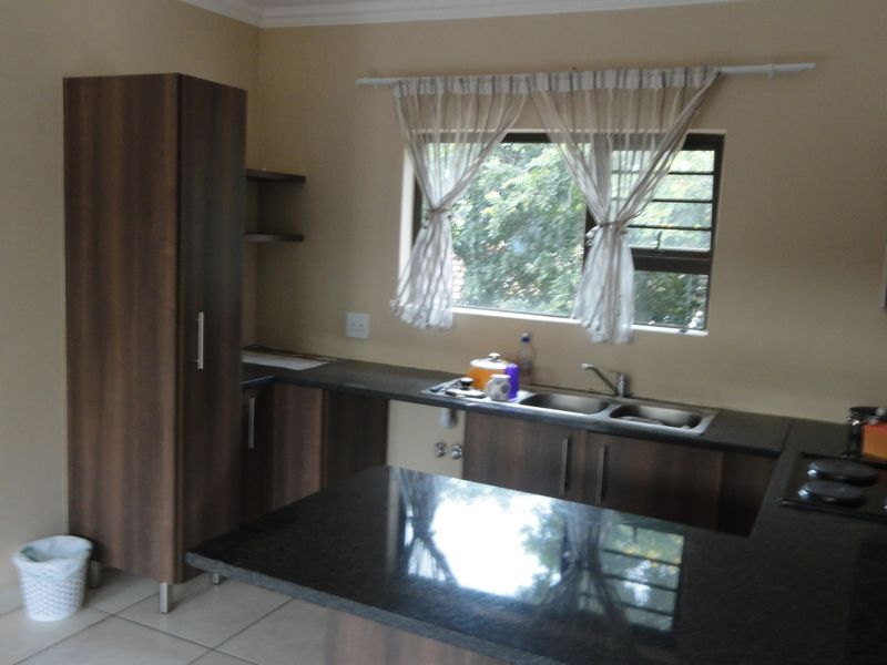 Ruim een slaapkamer woonstel te koop - Potchefstroom - Photo 10