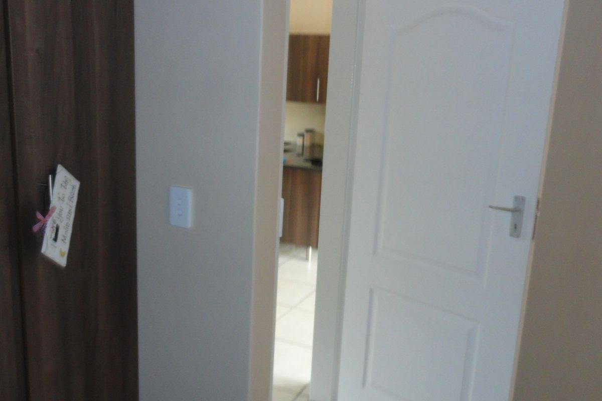Ruim een slaapkamer woonstel te koop - Potchefstroom - Photo 4