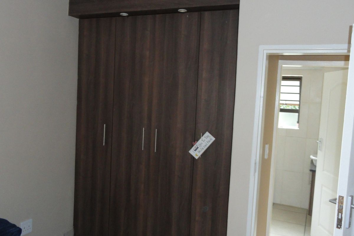 Ruim een slaapkamer woonstel te koop - Potchefstroom - Photo 5