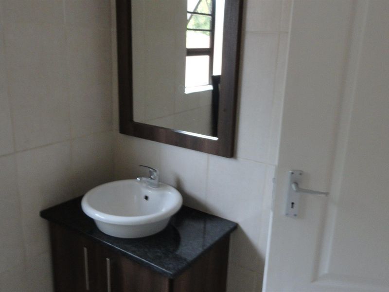Ruim een slaapkamer woonstel te koop - Potchefstroom - Photo 2