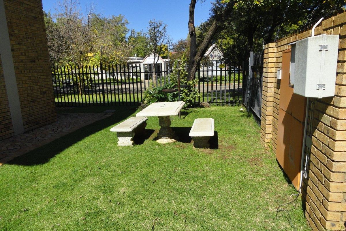One -  Bedroom Flat-Die Bult-Potchefstroom for Sale - Photo 4
