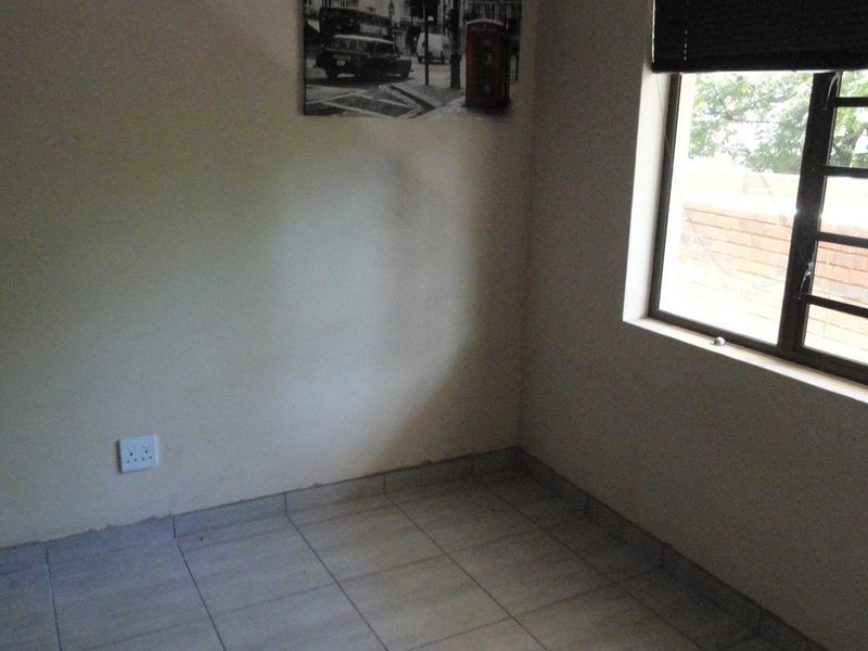 One - Bedroom Apartment / Flat for Sale at Die Bult - Potchefstroom - Photo 6