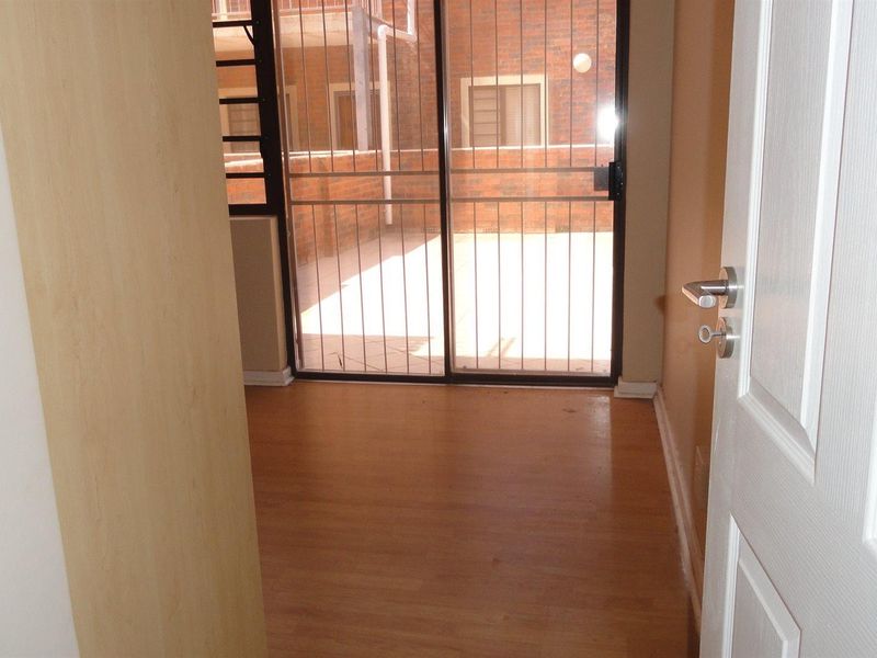 One - Bedroom Apartment / Flat for Sale at Die Bult - Potchefstroom - Photo 5