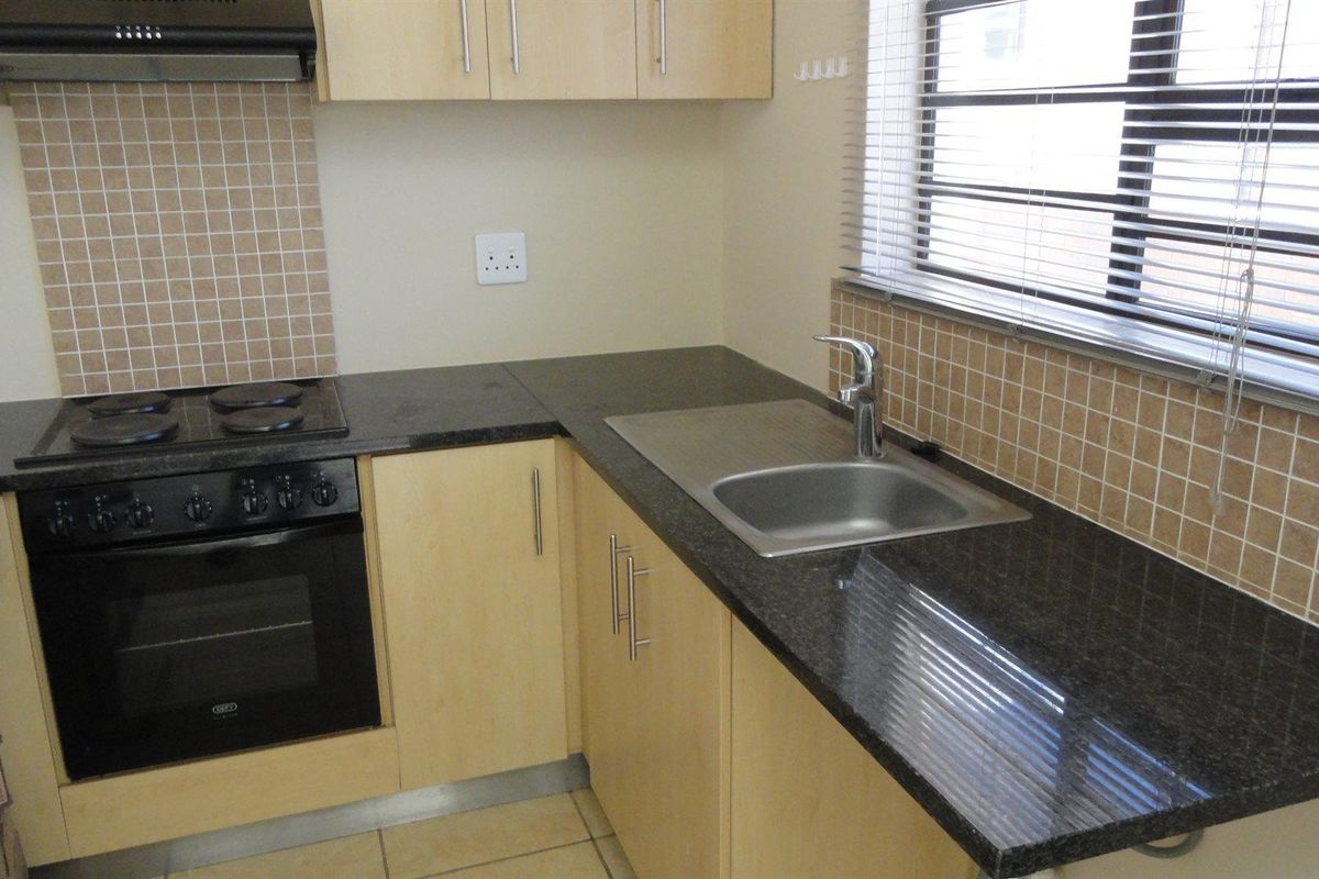 One - Bedroom Apartment / Flat for Sale at Die Bult - Potchefstroom - Photo 2