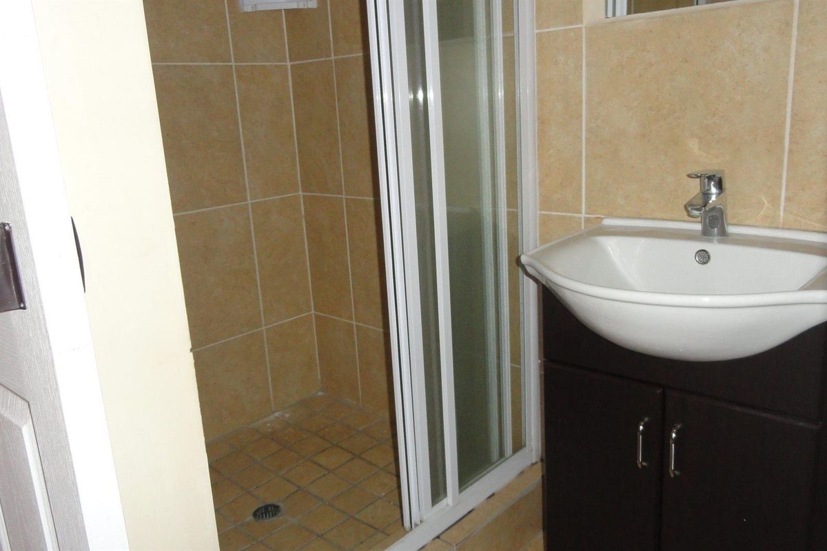 One - Bedroom Apartment / Flat for Sale at Die Bult - Potchefstroom - Photo 4