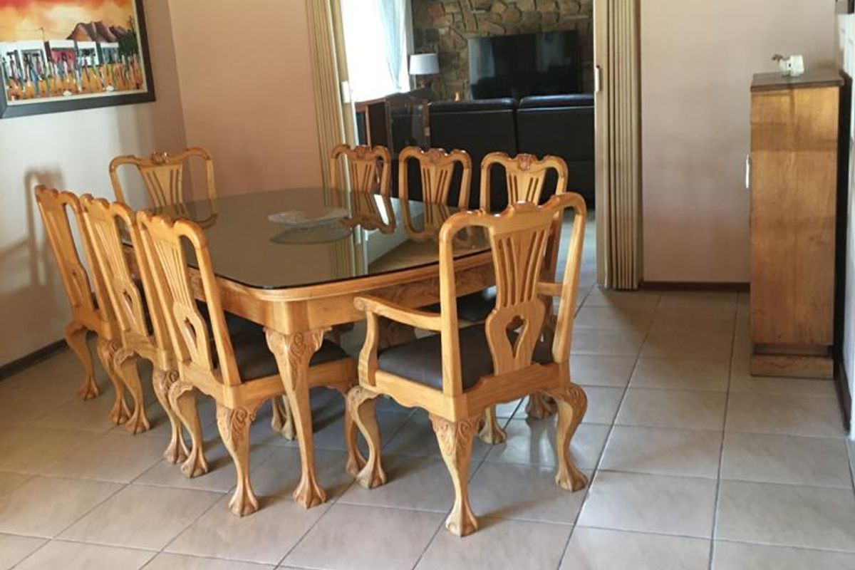 Amazing property  - a beautiful family home near Volkskool - Photo 3