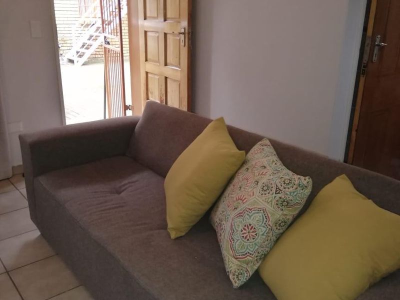 Secure and spacious two-bedroom duplex apartment/flat for sale. - Photo 3