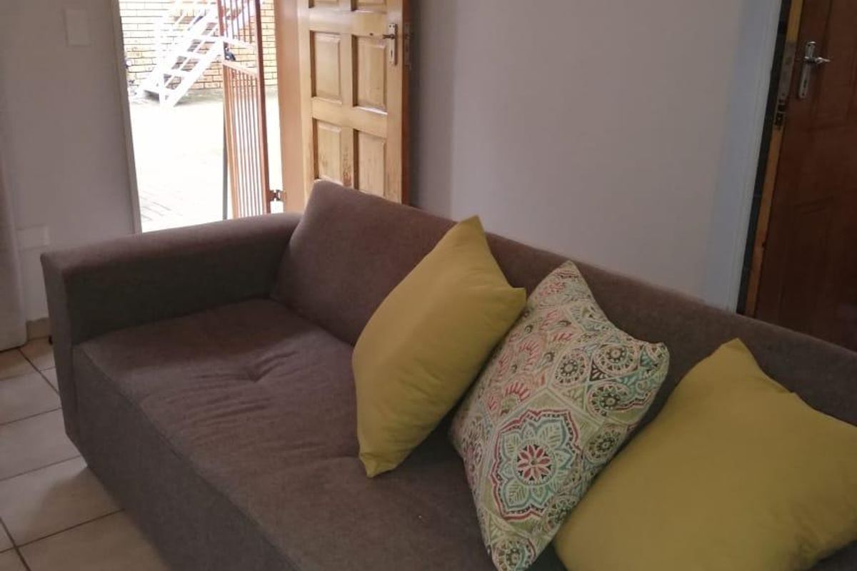 Secure and spacious two-bedroom duplex apartment/flat for sale. - Photo 3