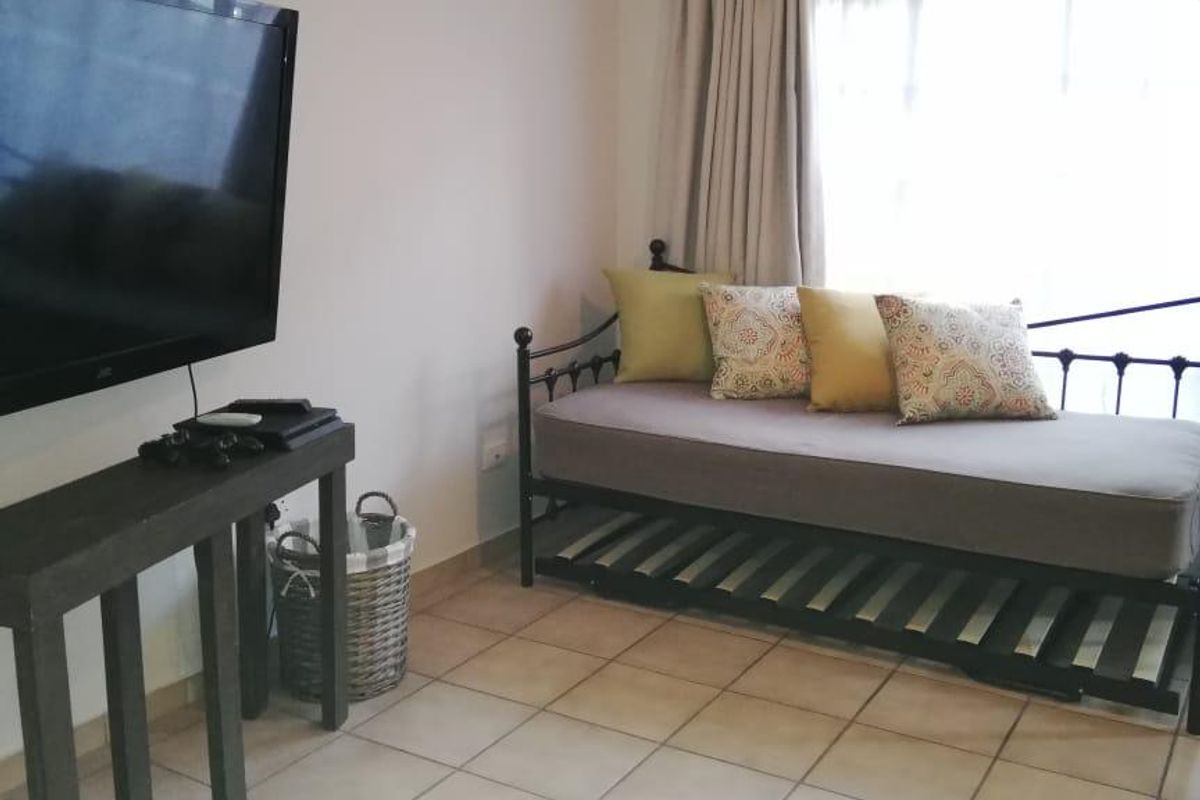 Secure and spacious two-bedroom duplex apartment/flat for sale. - Photo 5