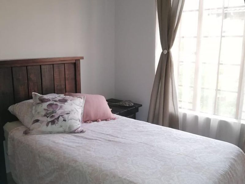 Secure and spacious two-bedroom duplex apartment/flat for sale. - Photo 4