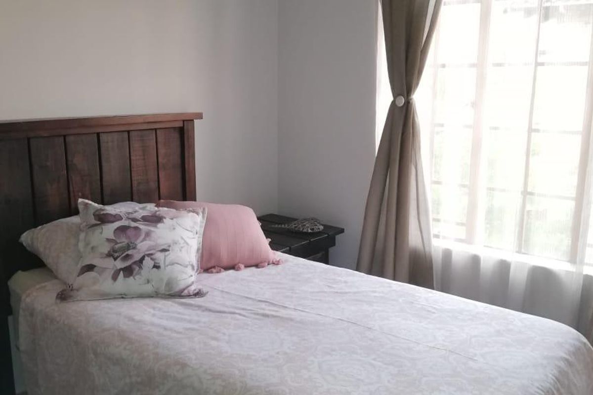 Secure and spacious two-bedroom duplex apartment/flat for sale. - Photo 4