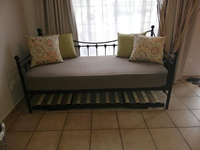 Secure and spacious two-bedroom duplex apartment/flat for sale. - Photo 6