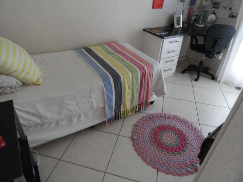 Upmarket 2 bedroom-student flat for sale - Photo 7