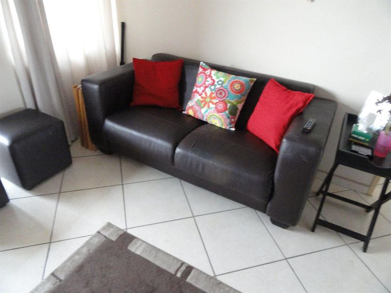 Upmarket 2 bedroom-student flat for sale - Photo 3