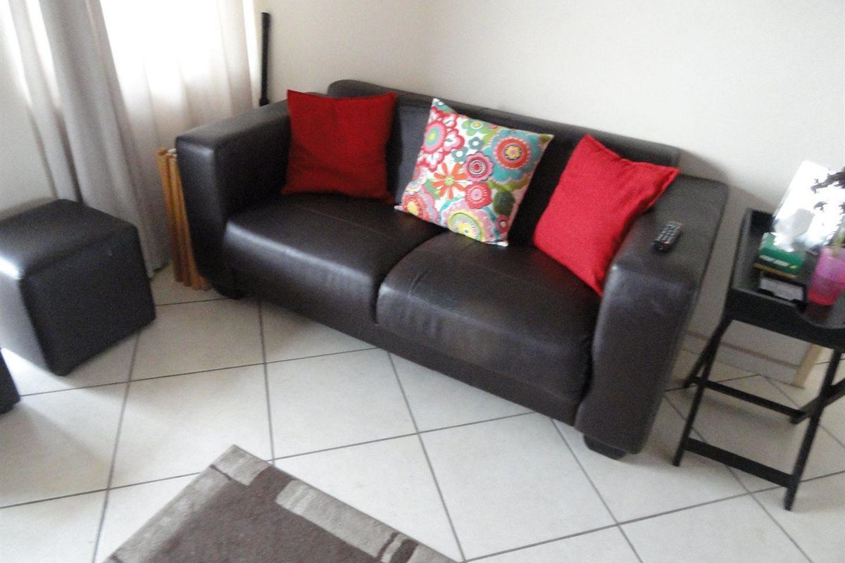 Upmarket 2 bedroom-student flat for sale - Photo 3