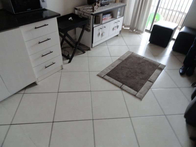 Upmarket 2 bedroom-student flat for sale - Photo 10