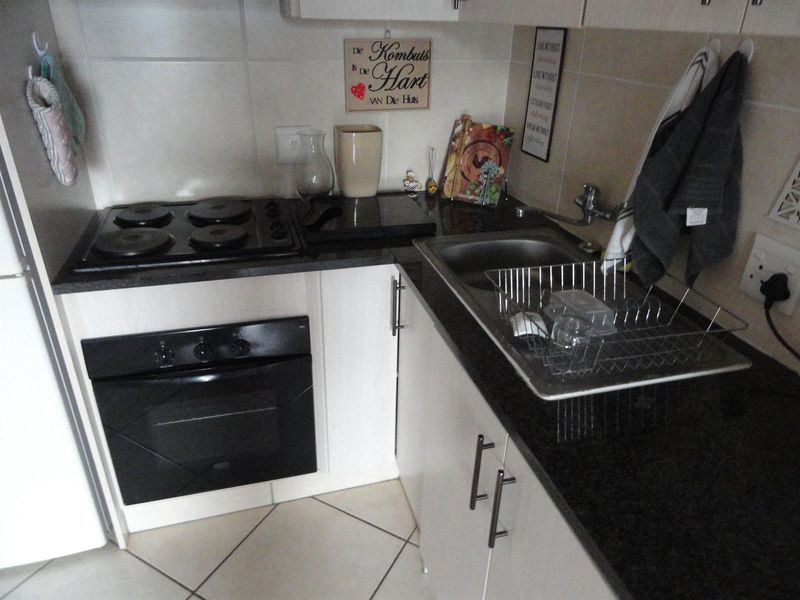 Upmarket 2 bedroom-student flat for sale - Photo 9