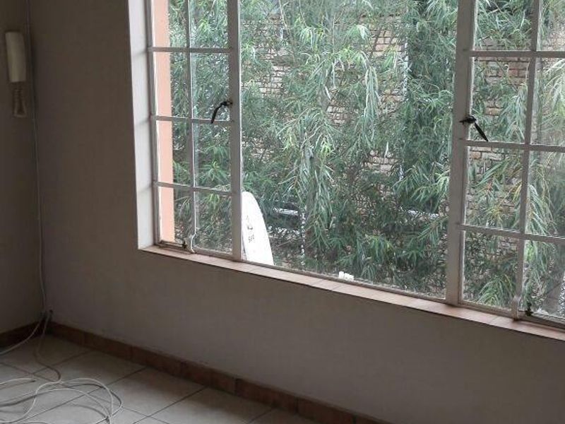 Luxury 2-bedroom apartment in a popular and secure complex - Photo 8