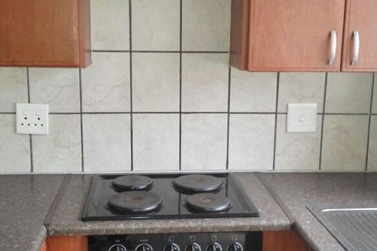 Luxury 2-bedroom apartment in a popular and secure complex - Photo 4