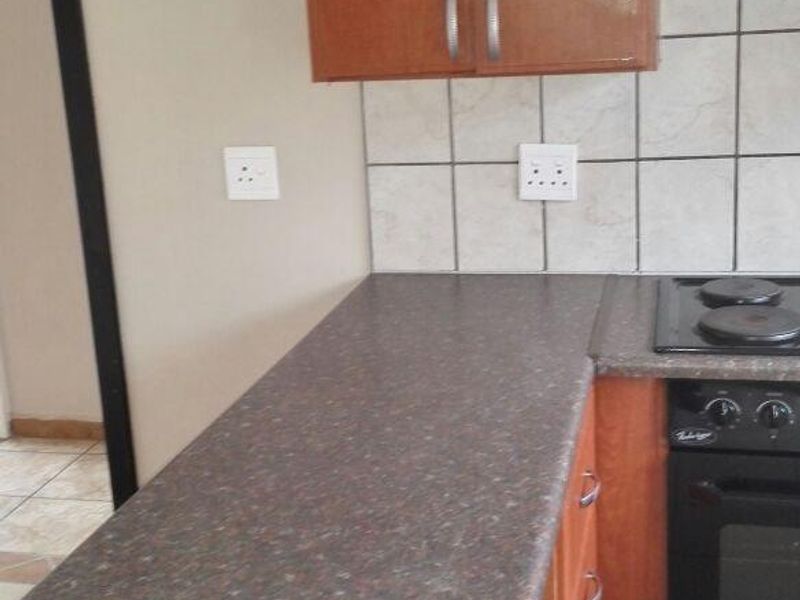 Luxury 2-bedroom apartment in a popular and secure complex - Photo 5