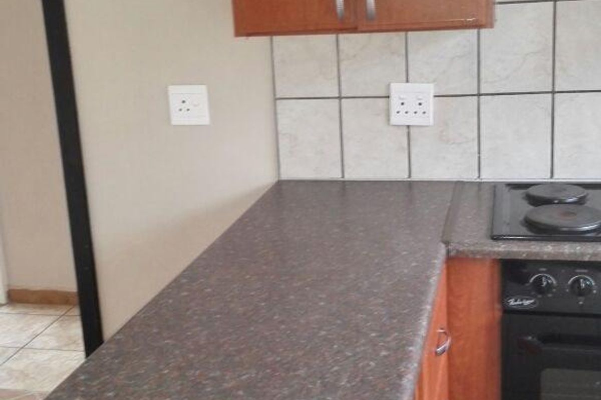 Luxury 2-bedroom apartment in a popular and secure complex - Photo 5