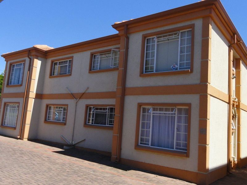 Luxury 2-bedroom apartment in a popular and secure complex - Photo 2