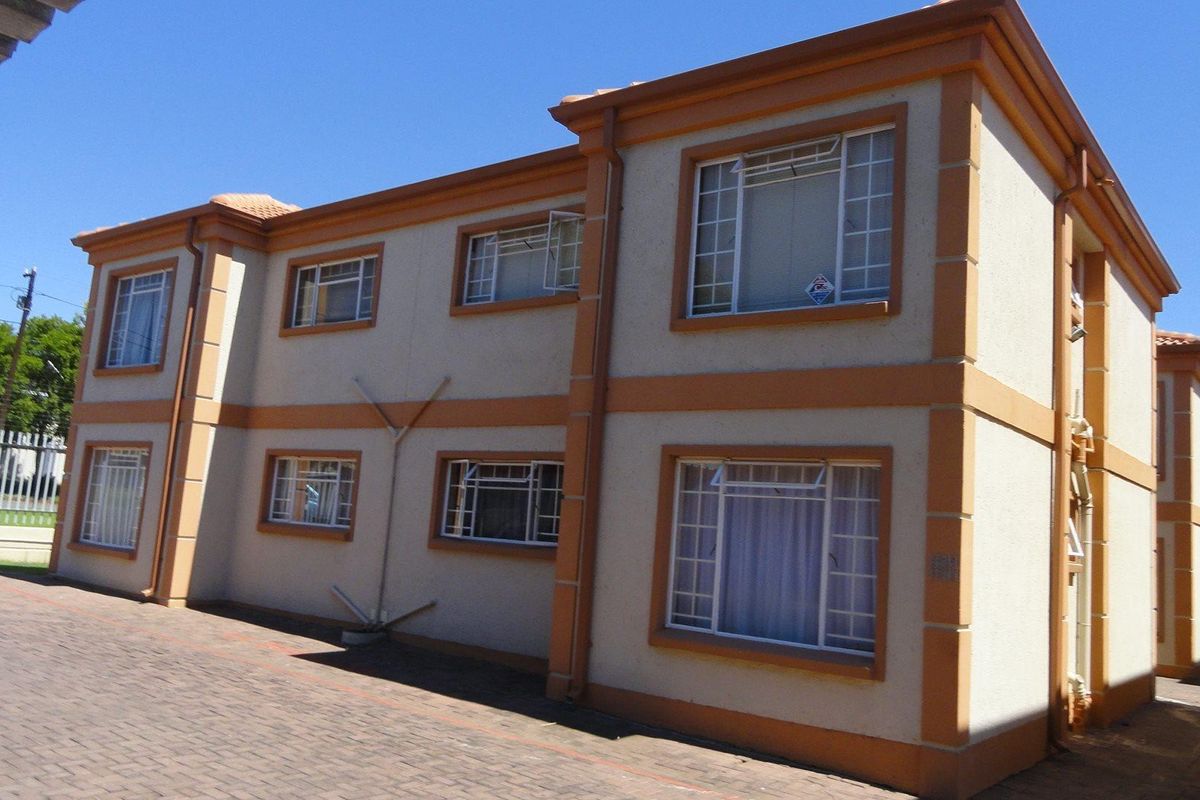 Luxury 2-bedroom apartment in a popular and secure complex - Photo 2