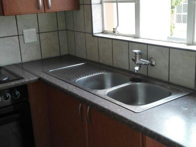 Luxury 2-bedroom apartment in a popular and secure complex - Photo 3