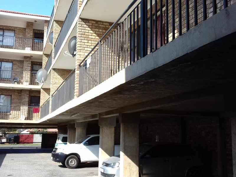 Spacious two-bedroom apartment close to Potchefstroom Central Business District for sale - Photo 6