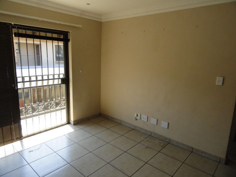 Excellent Buy- Upmarket Student apartment near the Northwest University for sale - Photo 10