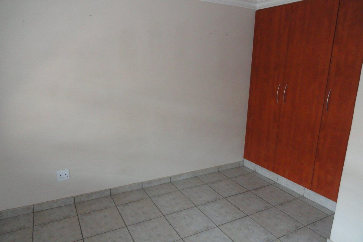 Excellent Buy- Upmarket Student apartment near the Northwest University for sale - Photo 5